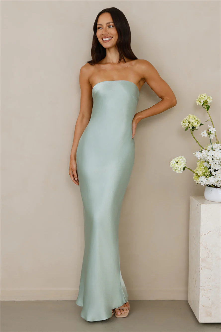 Kvinders elegante off-shoulder maxi kjole lavet af satinlignende materiale
