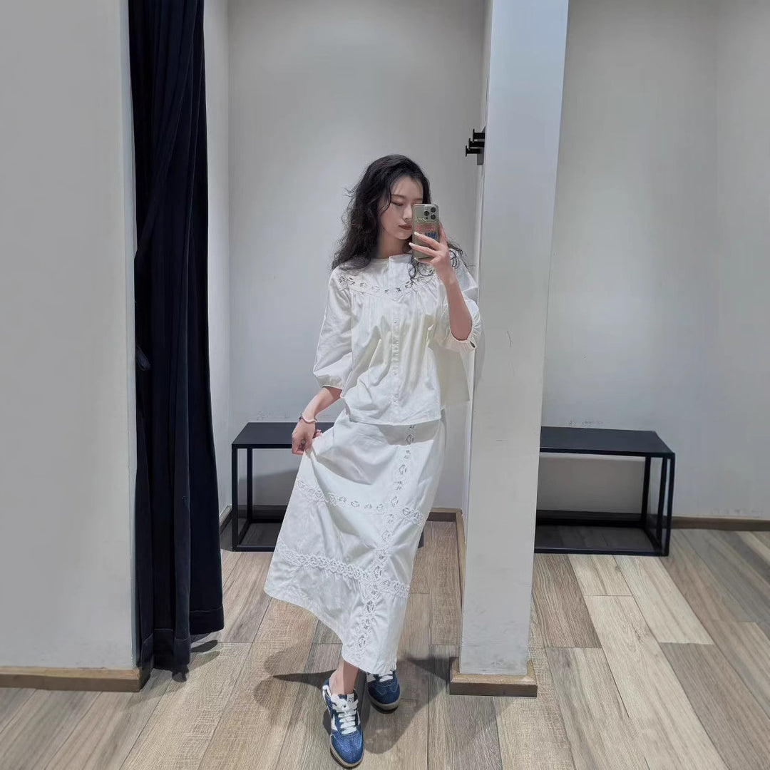Damebluse med elegant blonder og afslappet snit Stilla