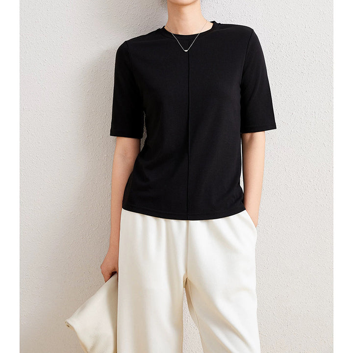 Dame T-shirt med afslappet pasform og moderne detaljer Stilla
