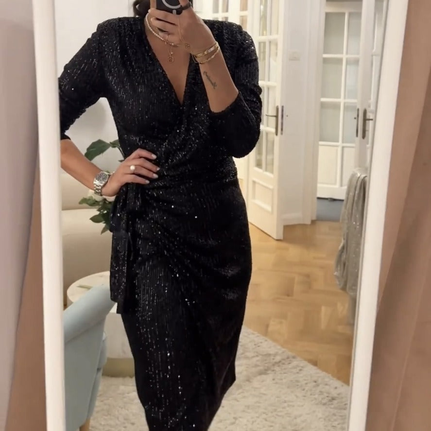 Dame glamourøst pailletkjole med wrapped-effekt og lange ærmer Skovae