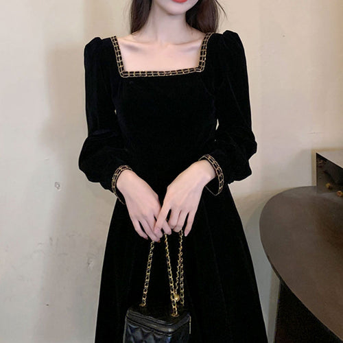 Kvinders elegante velour midi kjole med firkantet halsudskæring og pufærmer