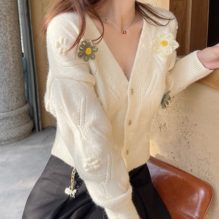 Dame cardigan med blomsterapplikationer og elegant V-hals Stilla