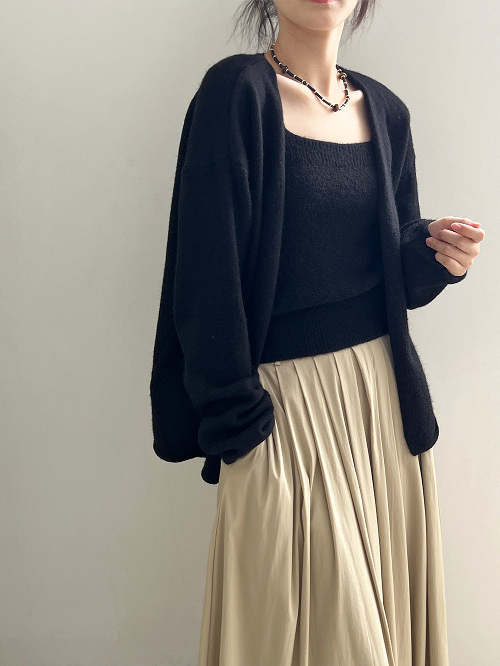 Dame afslappet strikcardigan med åben front og elegant silhuet Stilla