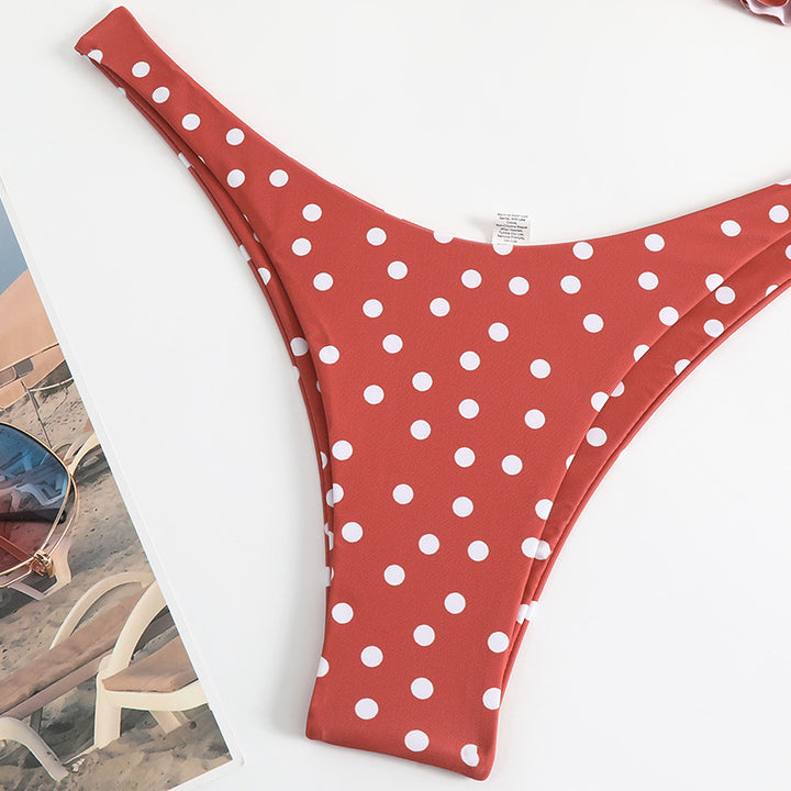 Dame fritidsbikini med ruffle detaljer og prikkemønster Stilla