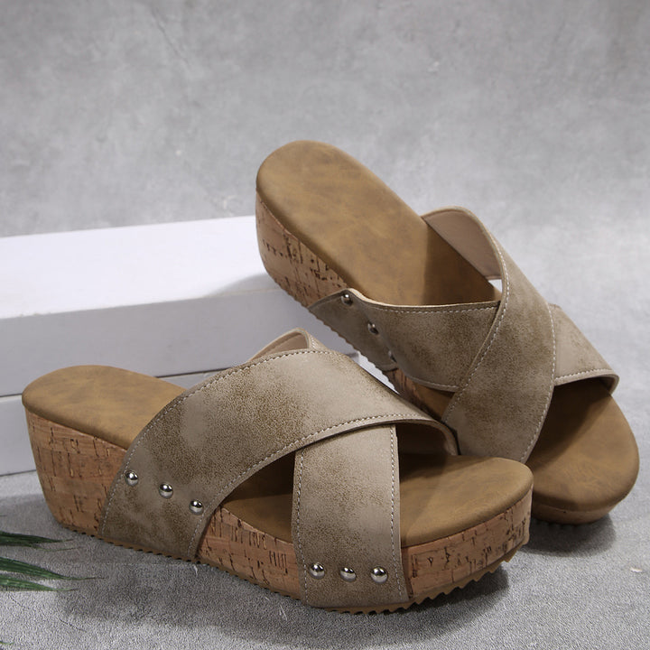 Dame Wedge-Pantoletten med elegant remdesign og skridsikker korksål Stilla