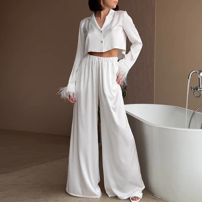 Dame Elegant cropped top og løstsiddende bukser med fjerdetaljer Stilla