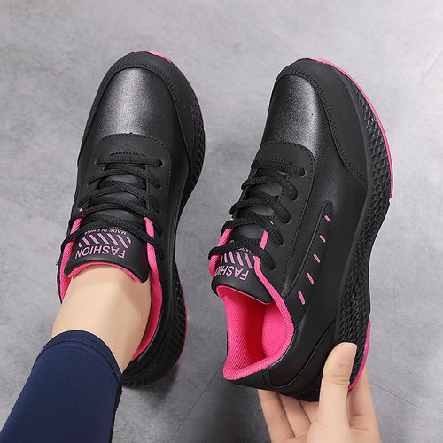 Dame nan elegante Plateau-Sneaker lavet af kunstlæder med bikage-struktureret dämpningssål og ergonomisk komfortfodbed Skovae