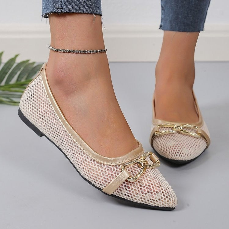 Dame Elegante og åndbare mesh-ballerinaer med dekorativt metal-detajle Stilla