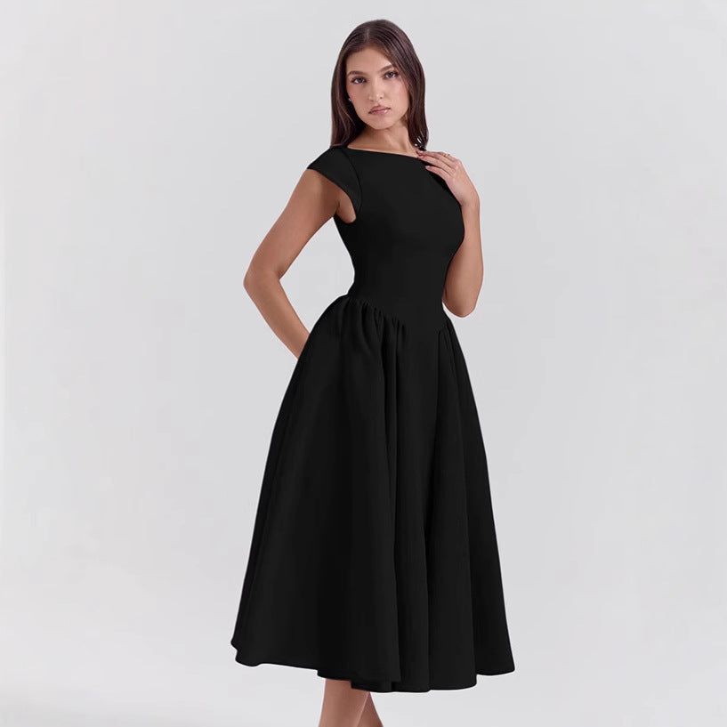 Dame cocktailkjole med elegant A-linje silhuet og rynket skirt Stilla