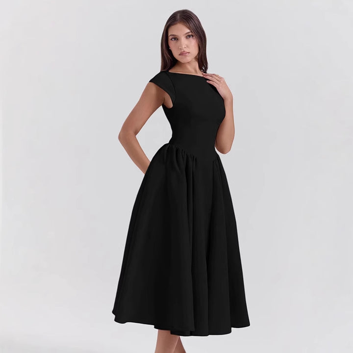 Dame cocktailkjole med elegant A-linje silhuet og rynket skirt Stilla