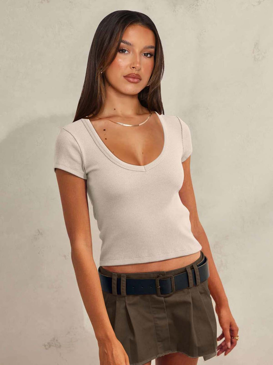 Dame tætsiddende Crop-Top med V-hals og elastisk ribstruktur Stilla