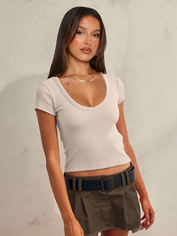 Dame tætsiddende Crop-Top med V-hals og elastisk ribstruktur Stilla