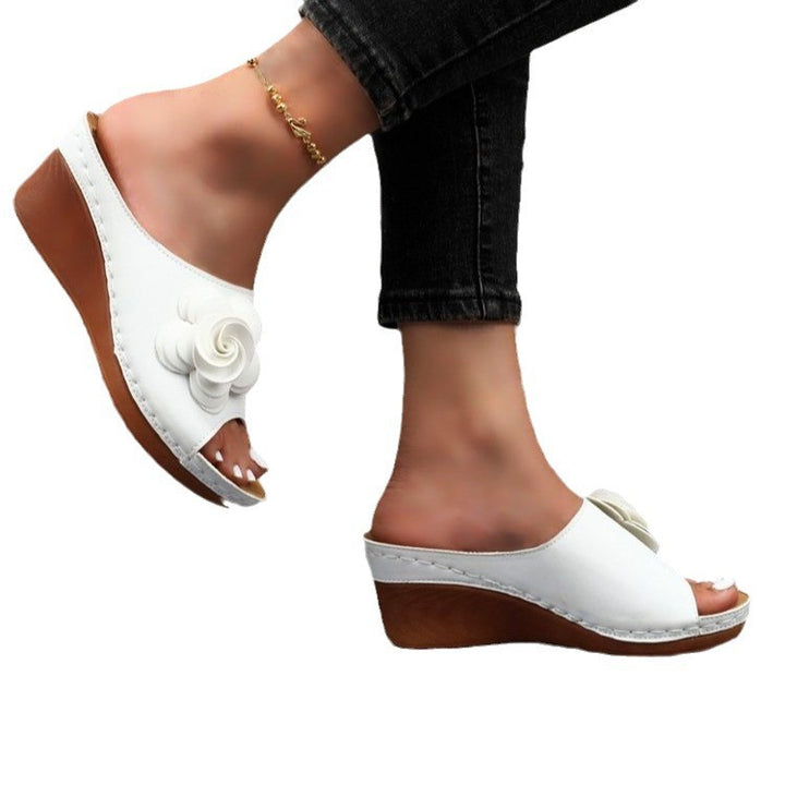 Dame platform-sandaler med blomsterapplikationsdesign og skridsikker sål Stilla