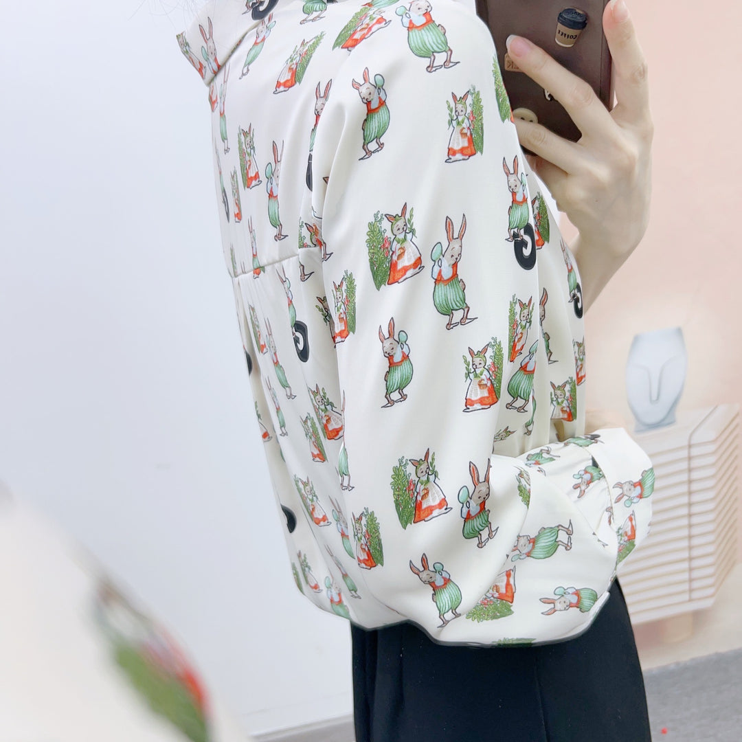 Damebluse med legende dyremotiv og elegante detaljer Stilla