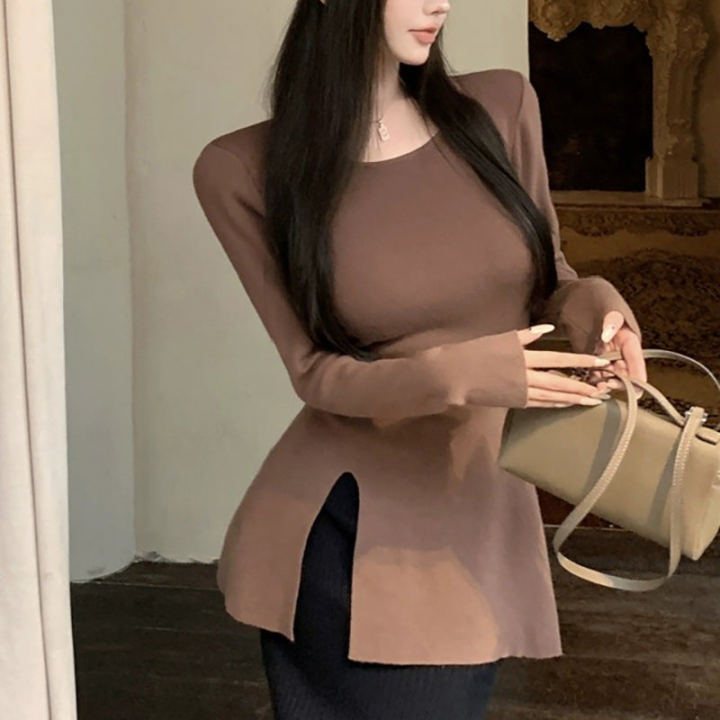 Kvinders langærmet top med asymmetrisk snit og elegant detalje