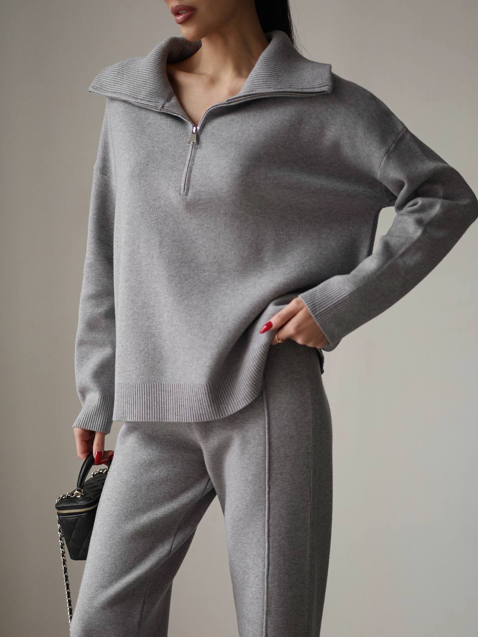 Women's elegant sweatshirt and joggers set with high collar and zipper Skovae