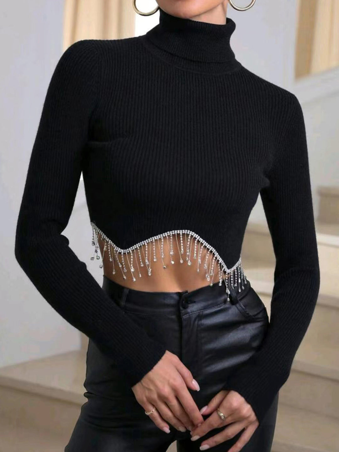 Dame moderigtig rullekravesweater med glitrende dekorationer Stilla