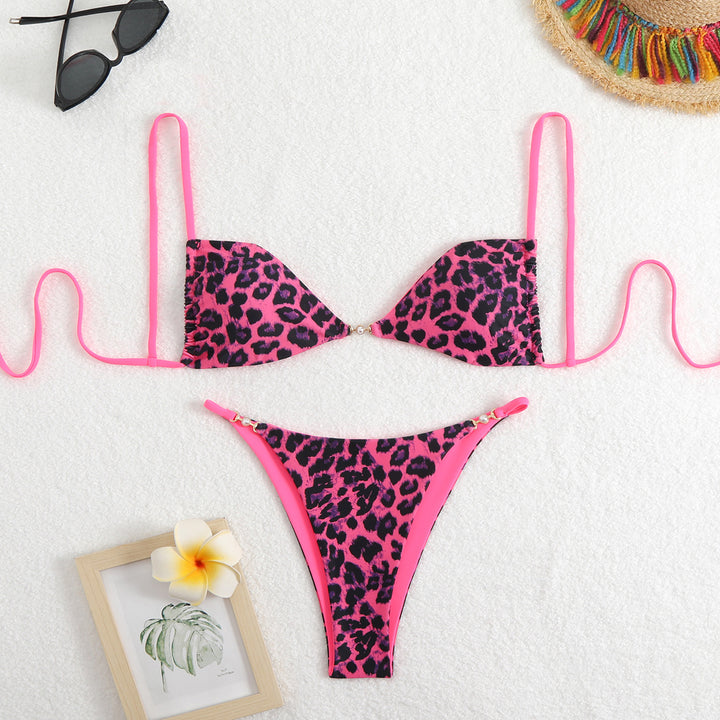 Femme Leopard Print Bikini Sæt med justerbare stropper og metalliske accenter Stilla