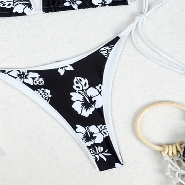 Dame Triangel-Bikini med blomstret design og legende bindebånd