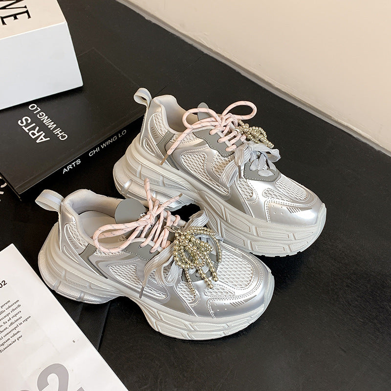 Dame Sporty Sneakers med unikt smykkedetalje og åndbart overmateriale Stilla