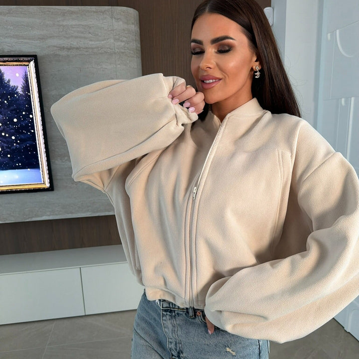 Kvinders cropped fleece jakke med voluminøse ærmer og høj krave Skovae