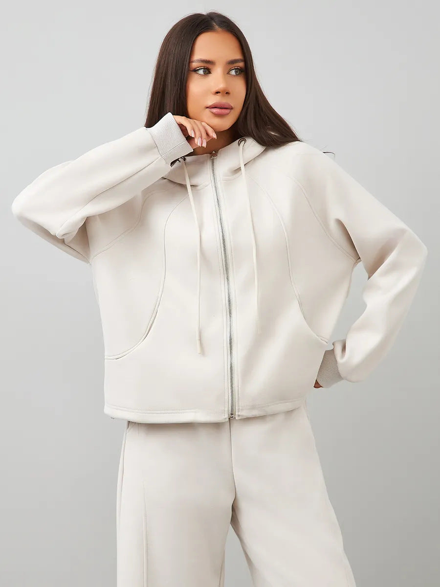 Kvinders casual hættetrøje lavet af blødt fleece med praktiske lommer og elegant lynlås Skovae