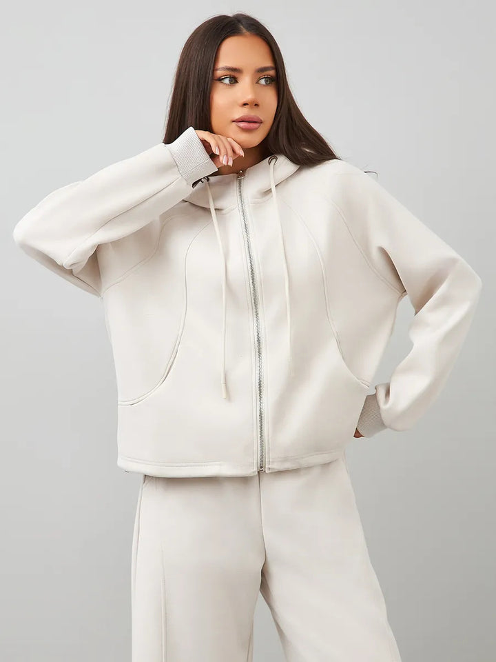 Kvinders casual hættetrøje lavet af blødt fleece med praktiske lommer og elegant lynlås Skovae