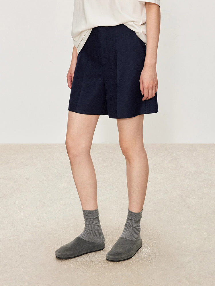 Dame elegante shorts med klassisk snit og elegante strygede folder Stilla