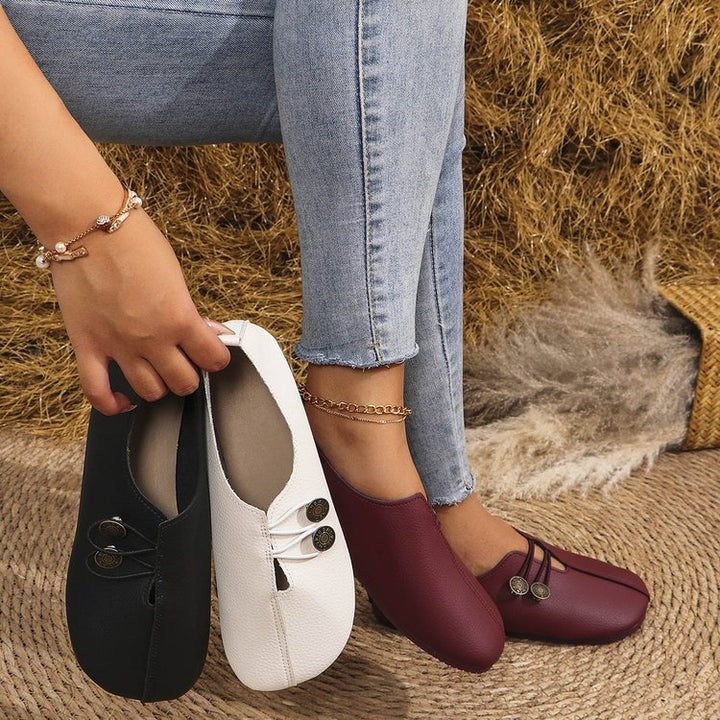 Dame Slip-On sko med moderigtigt knapdetalje og blødt overmateriale Stilla