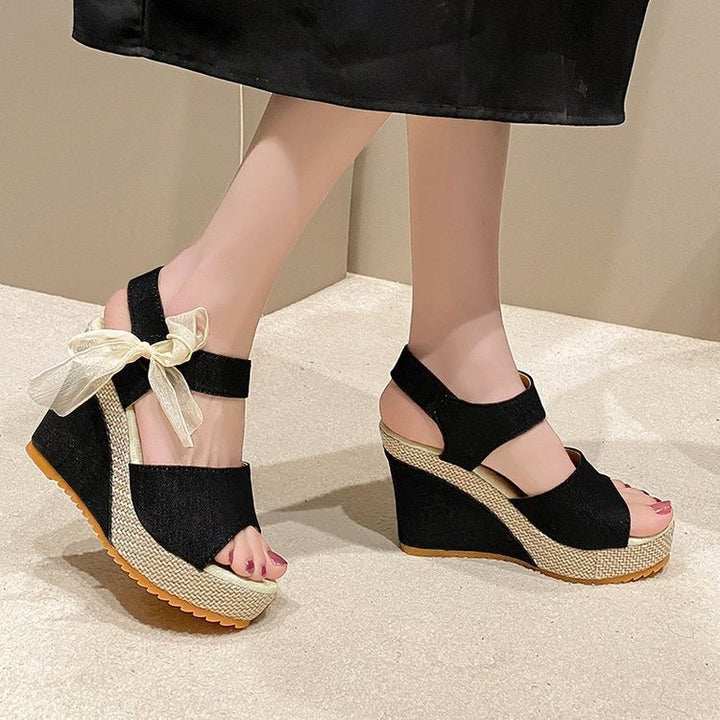 Dame Wedge-sandaler med elegant remdesign og komfortabelt fodseng Stilla