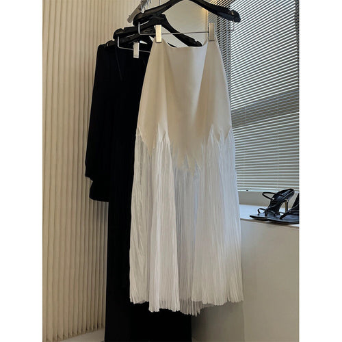 Dame Maxi- cocktailkjole med elegant plissering og dyb V-udskæring Stilla