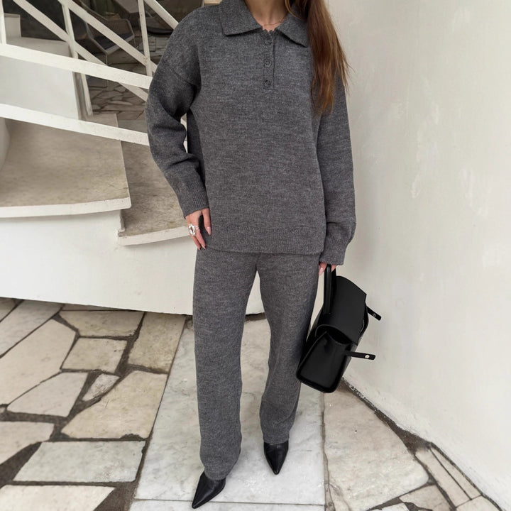 Kvindernes strikkede lounge wear sæt med elegant snit og behageligt blødt materiale Stilla