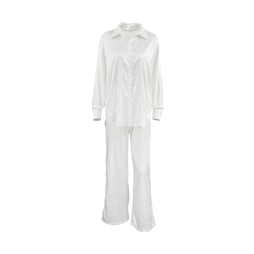 Dame elegant pyjamasæt med moderigtigt leo-mønster og flydende snit Stilla