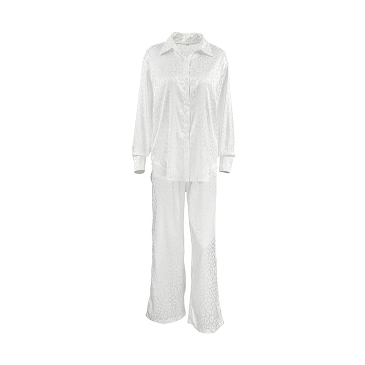 Dame elegant pyjamasæt med moderigtigt leo-mønster og flydende snit Stilla
