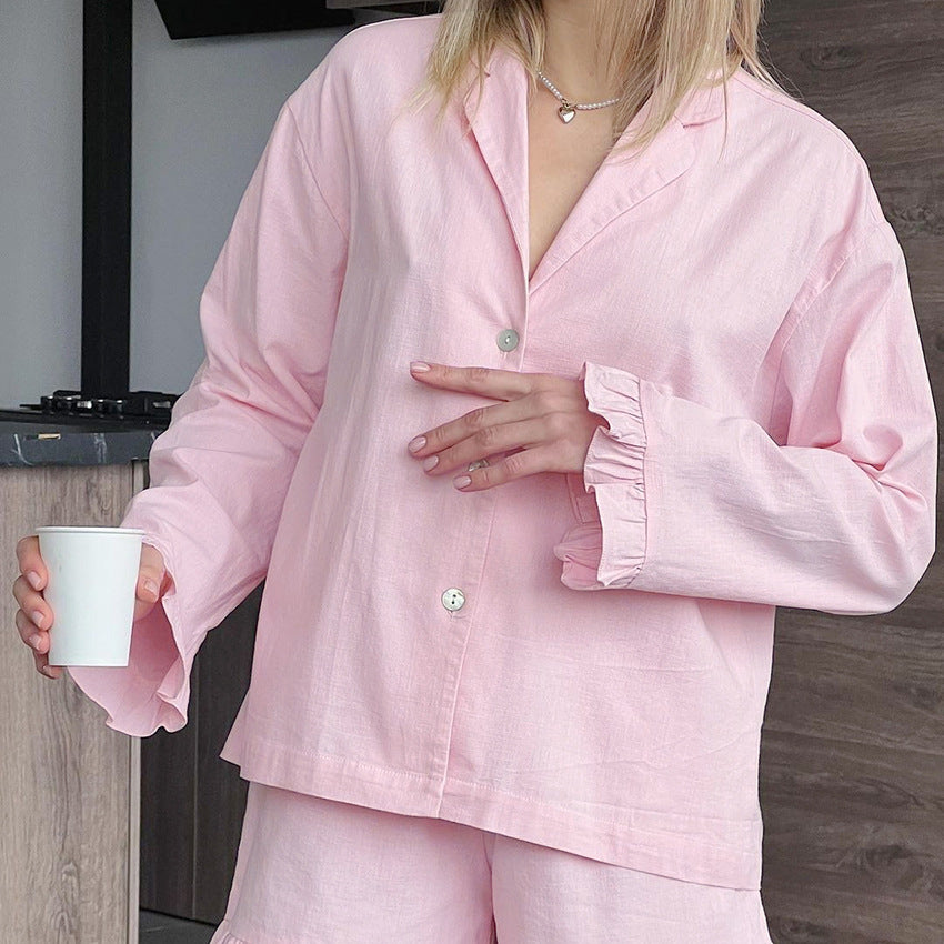 Damepyjamasæt med elegante ruffle-detaljer og afslappet pasform Stilla