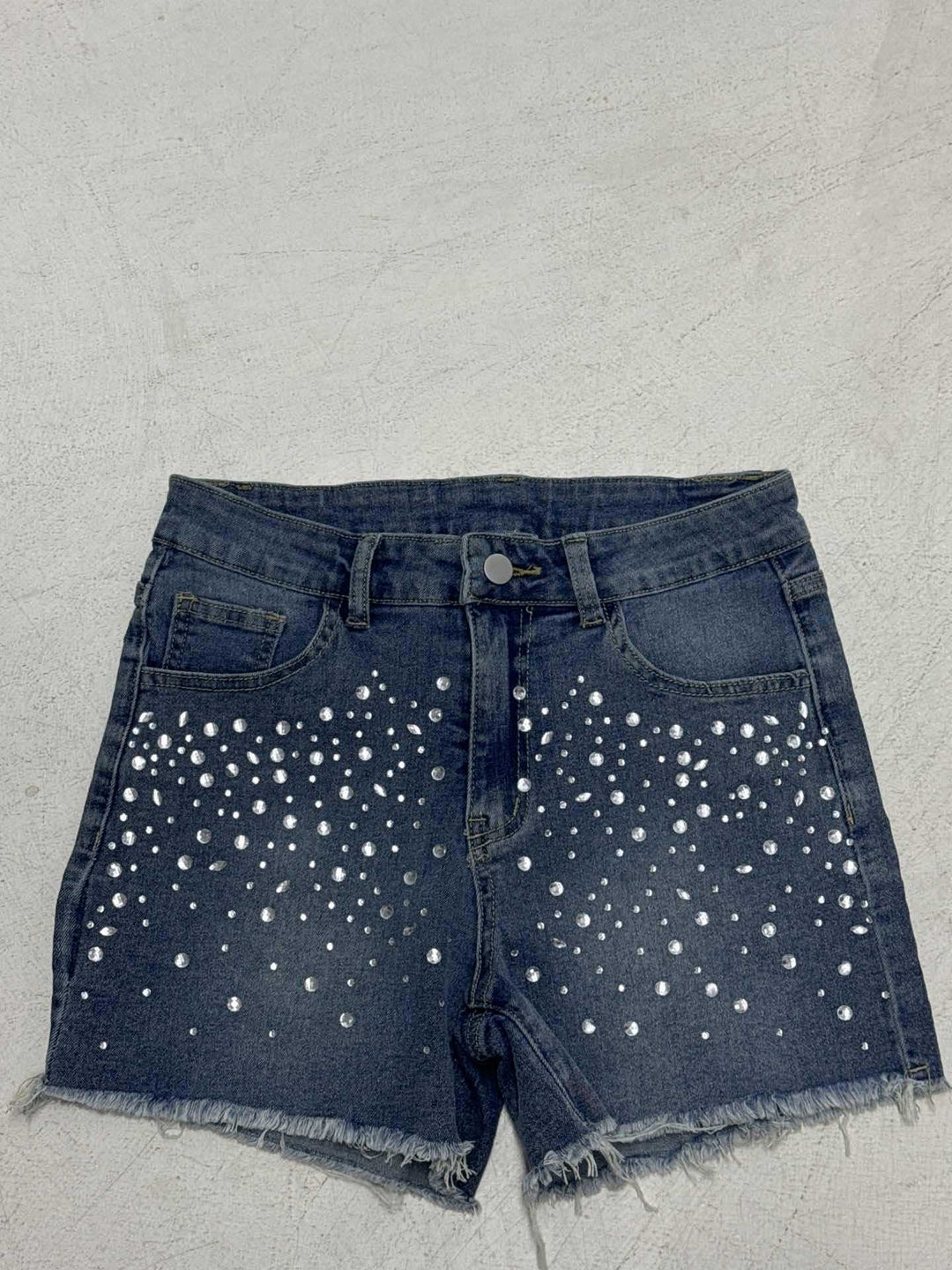 Dame jeans shorts med glitrende applikationer og frynset kant Skovae