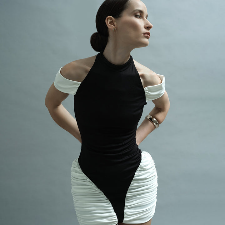 Dame Stilfuldt Bodycon-kjole med innovative flæsedetaljer Skovae