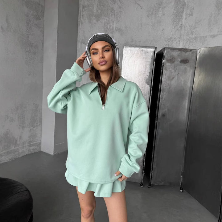Dame sporty oversized pullover med kort lynlås og ribbede detaljer Skovae