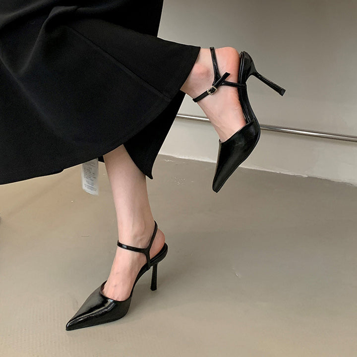 Dame Slingback Pumps med elegant spids design og justerbar rem Stilla