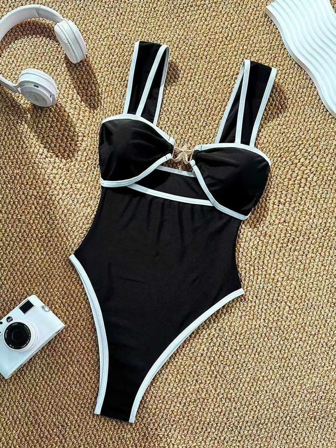 Dame en del badedragter med moderigtige bustier og justerbare stropper Skovae