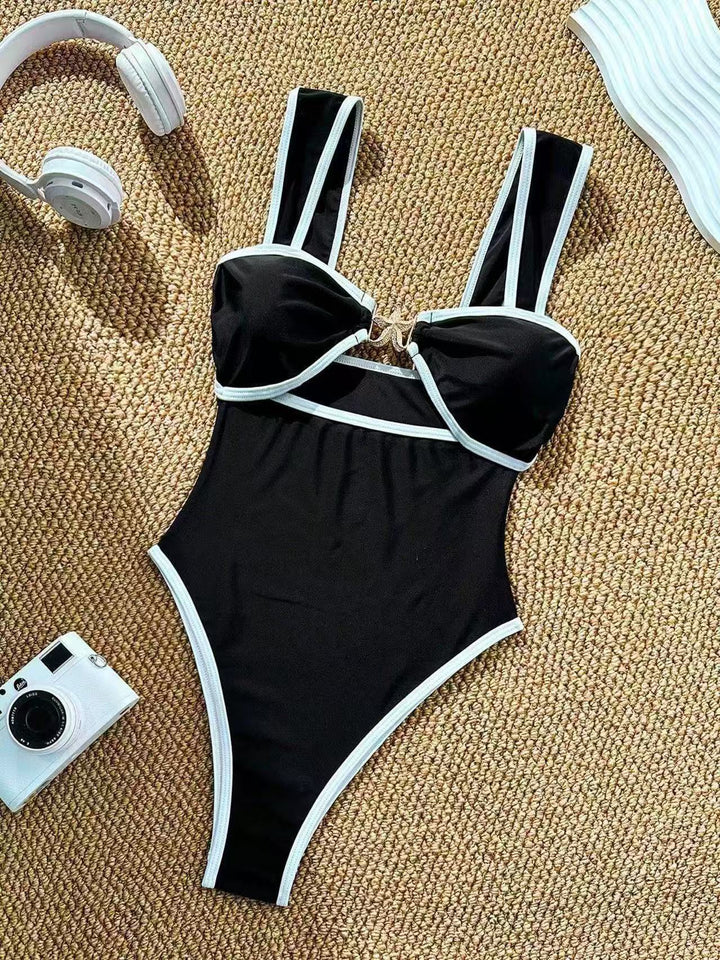 Dame en del badedragter med moderigtige bustier og justerbare stropper Skovae
