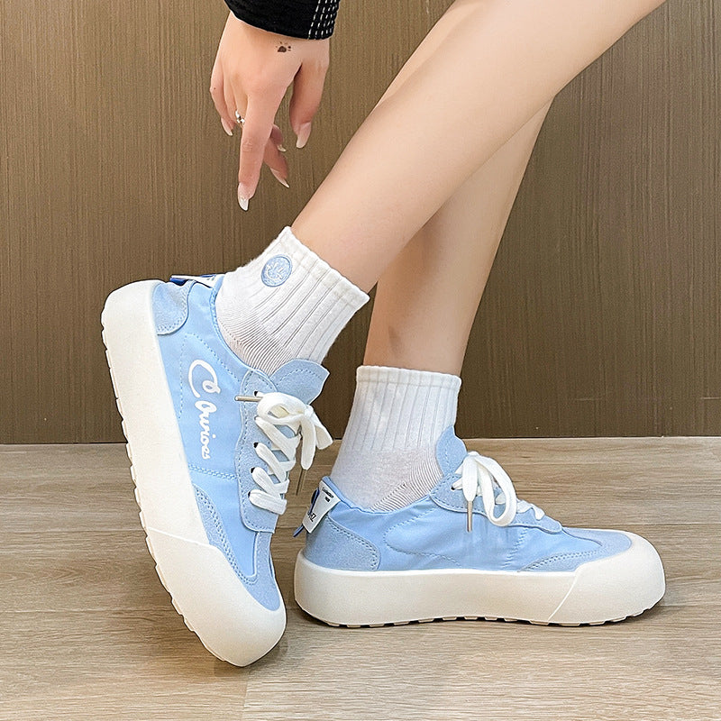 Dame Sneakers i futuristisk design med elastisk overdel og tyk sål Stilla