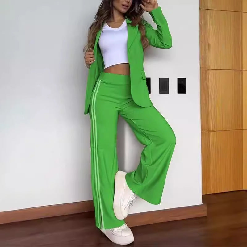 Dame nan sporty-elegante to-delt blazer-sæt med figursyet blazer og bred joggingbuks-snit med sideløjfer Skovae