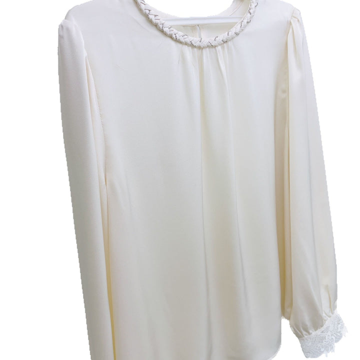 Damebluse med fine spidse detaljer og elegant udskæring Stilla