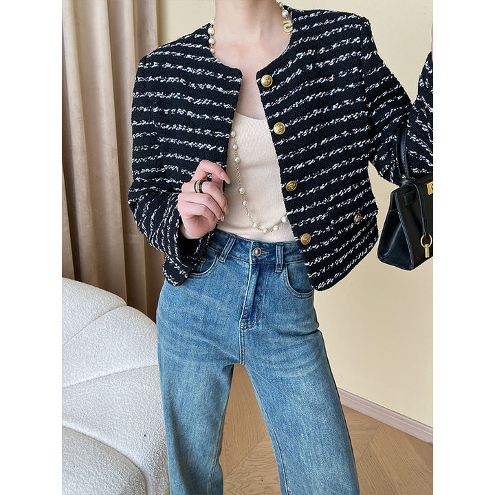 Damernes elegante bouclé jakke med dekorerede knapper Stilla