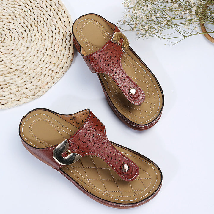 Damer Behagelig Tåsplit sandal med justerbar rem og polstret sål Stilla