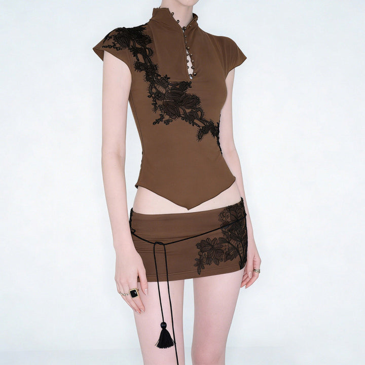 Dame Elegant spids bluse med moderigtigt krave og raffinerede knapdetaljer Skovae