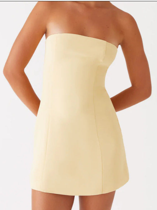 Dame strapless minikjole med tætsiddende snit og elegant tekstilfinish Stilla