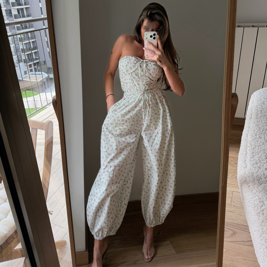 Dame jumpsuit med legende blomsterprint og elastisk taljebånd Skovae
