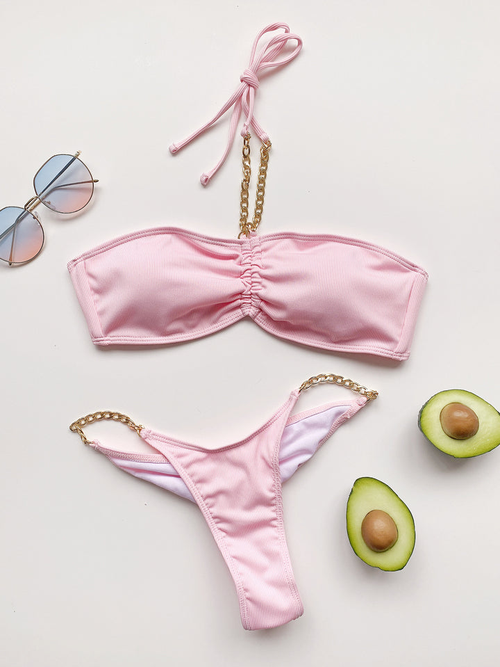 Dame bikini-sæt med stilfulde kædeaccenter og ribbet overflade Stilla
